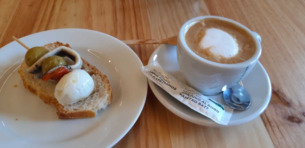 “Cafe y pintxo” in Bilbao, a typical Basque breakfast